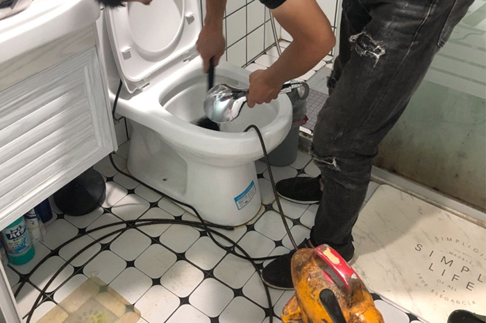 兰洋镇马桶堵塞自己疏通还是找师傅?专业上门服务让你省时更省心